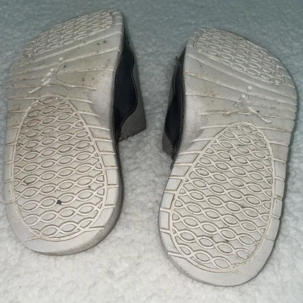 Nike Jordan AJ0022-004 Gray‎ White Slide Slip On Shoes Sandals Size 4y